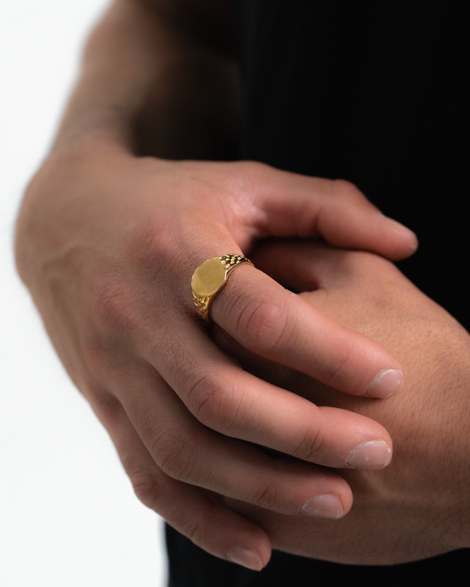 Eden gold ring with blank round face and decorative textured band featuring a sunburst engraving on the sides