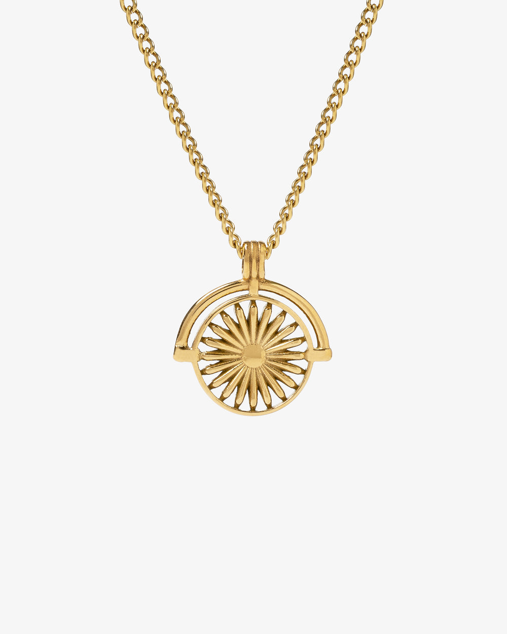 Collar dorado Daisy con colgante de sol en cadena dorada llevado por un hombre.
