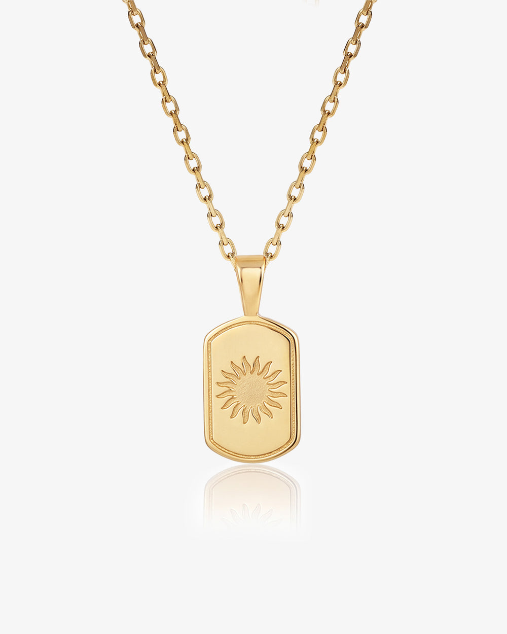 Collar dorado Daystar con colgante de sol en cadena dorada.