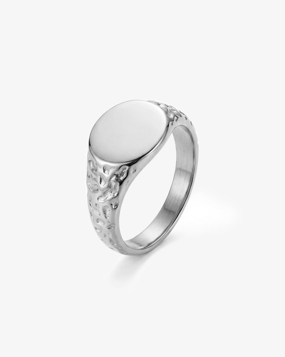 Anillo plateado Eden con gran cara ovalada pulida y hombros texturizados estampados