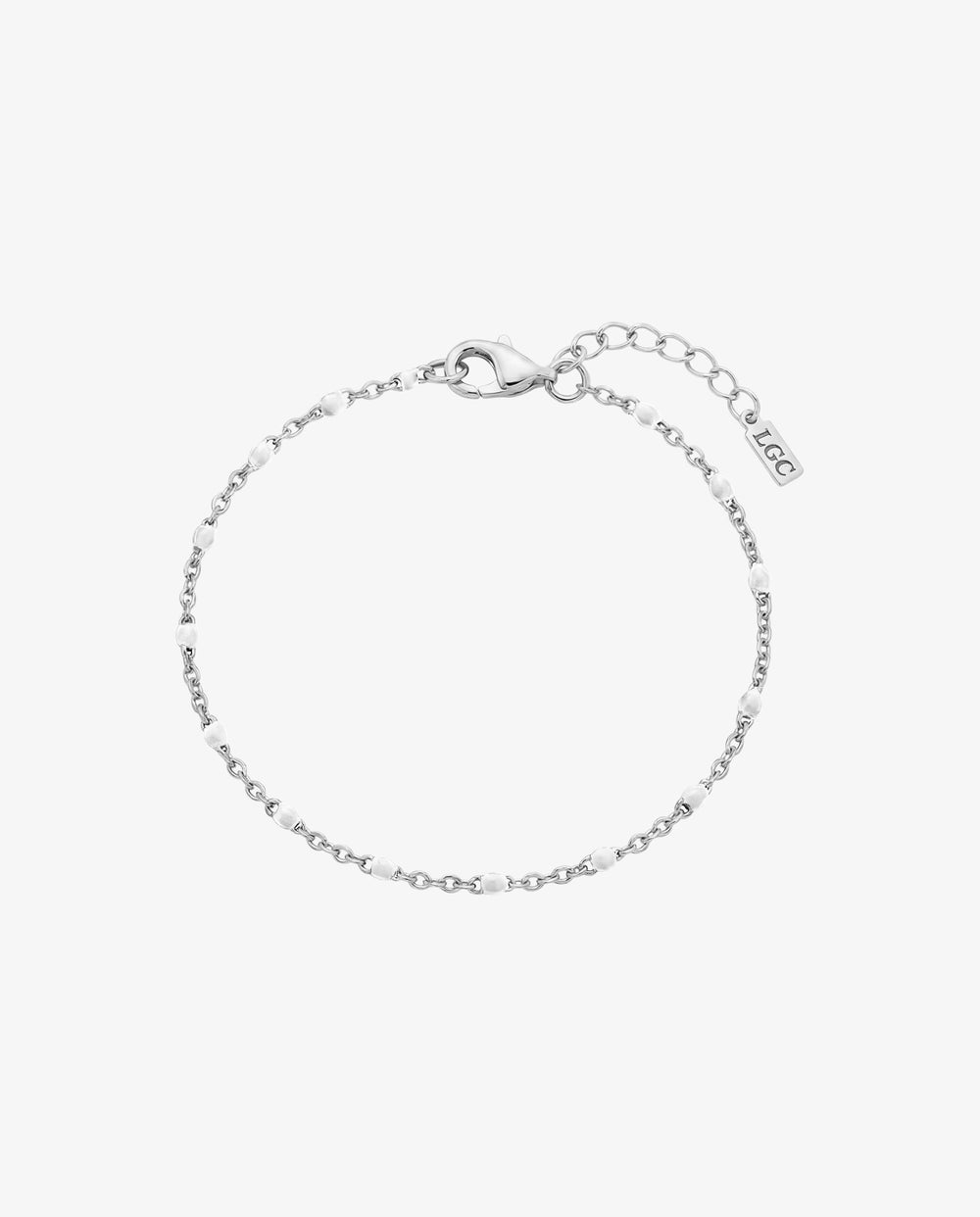 Pulsera plateada con pequeñas cuentas redondas en delicada cadena y cierre de mosquetón