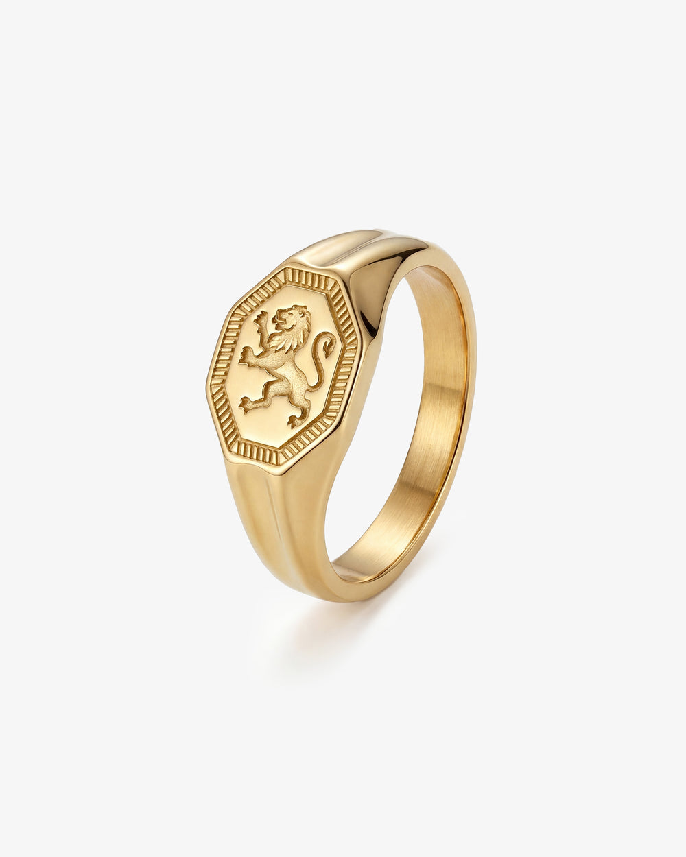 Anillo dorado Legacy con escudo de león en cara en forma de blasón