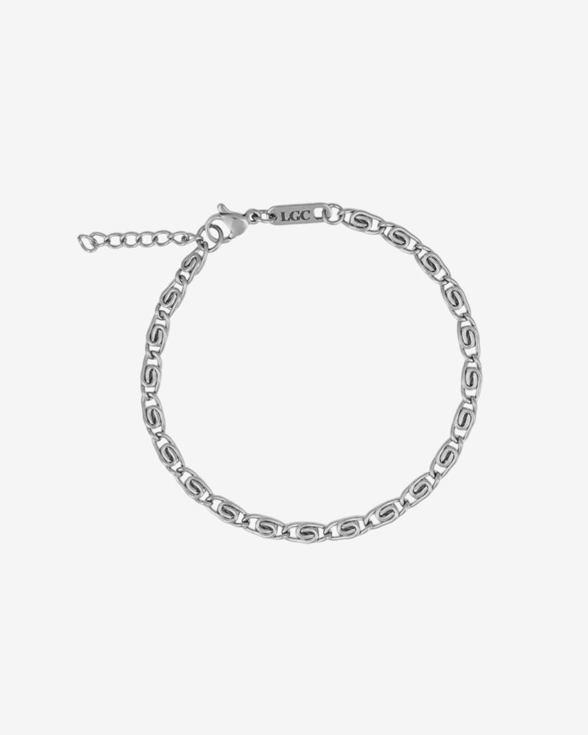 NUSA SILVER BRACELET sobre fondo blanco con diseño de cadena de eslabones gruesos
